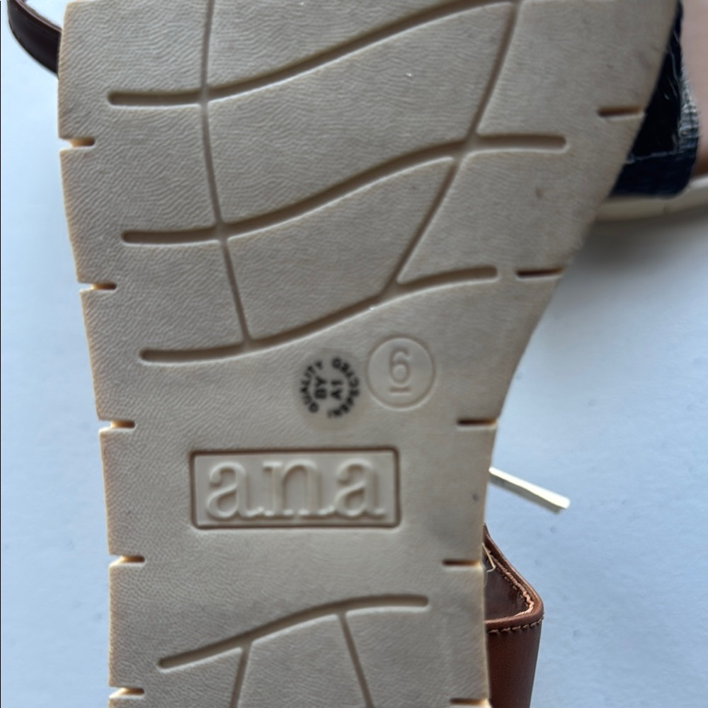 Ana Brown and Black Sandals - Picture 8 of 8